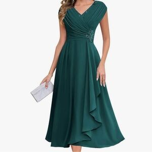 Elegant Emerald  Evening Dress 8